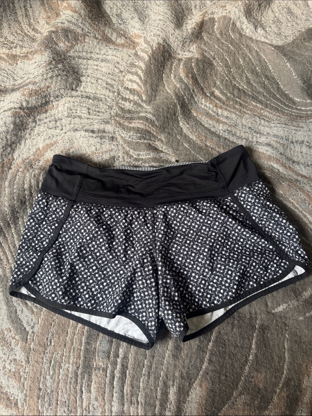 Lululemon Black Patterned Speed Short